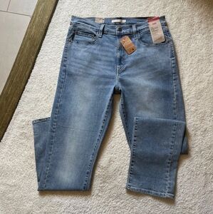 NWT Levi's 724 High Rise Slim Straight Women's Jeans 32/30